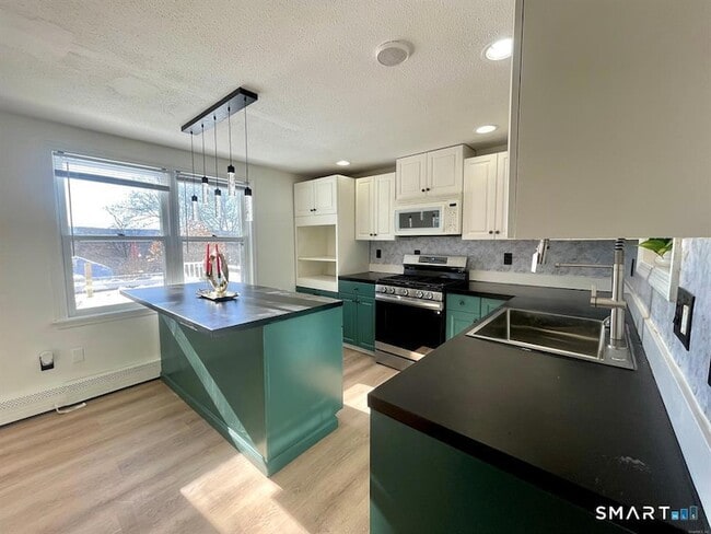 Photo - 112 Woodbine St