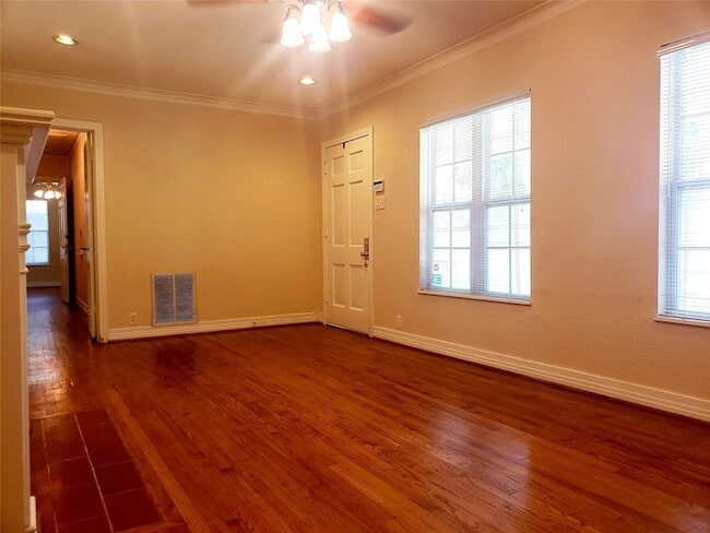 Photo - 6219 Penrose Ave