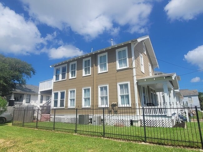 Photo - 2223 35th St Unit Up