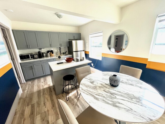 Photo - 834 NE 14th Ave Unit ID1369649P