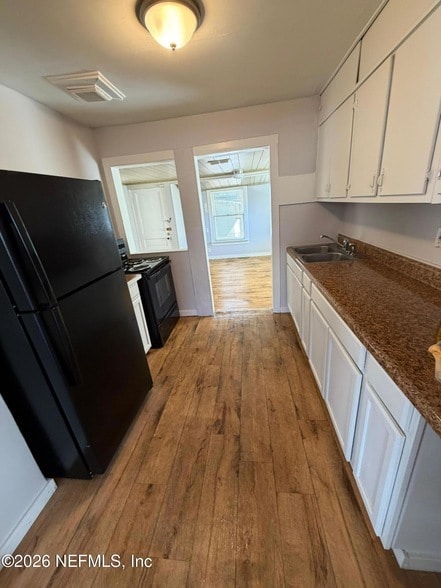 Photo - 837 St Clair St