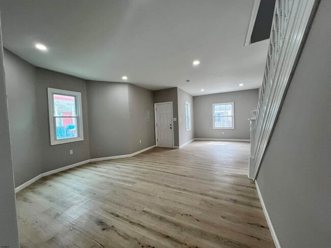 Photo - 21 S Spray Ave