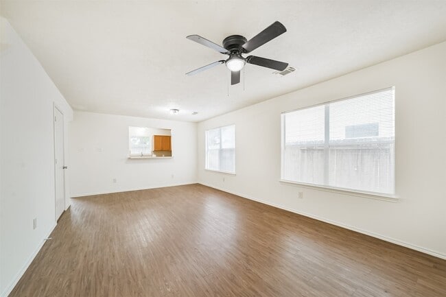 Photo - 33318 Cottonwood Bend