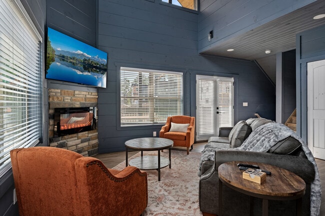 Building Photo - 528 Warbonnet Wy Unit ID1022144P