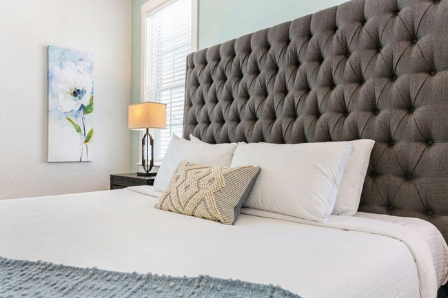 Photo - 1218 Carondelet St Unit ID1269945P