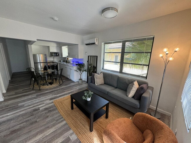 Building Photo - 2635 SW 24th Ave Unit ID1056546P