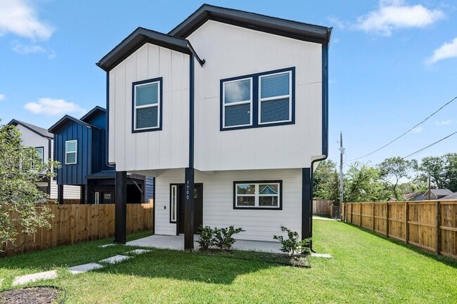 Photo - 5700 Elysian St