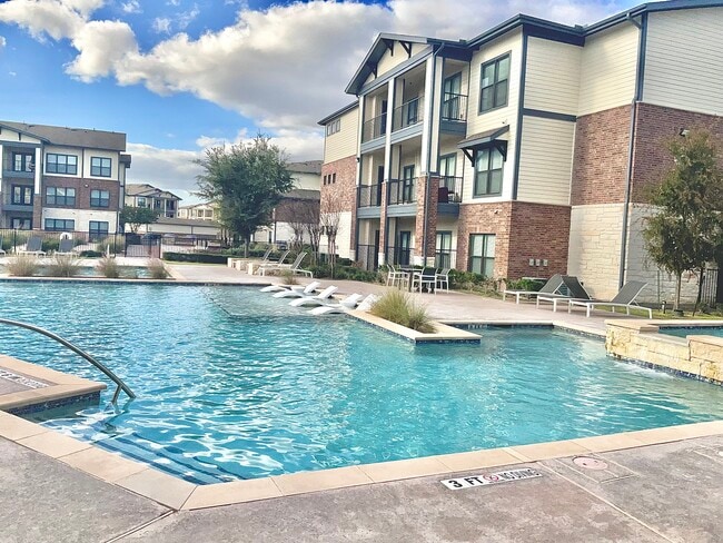 Photo - Falcon at Grand Harbor