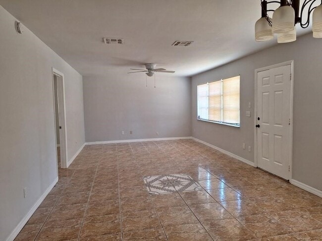 Photo - 1758 Mistletoe St