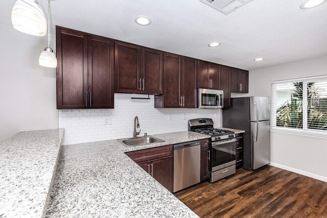 Building Photo - Fairway Village
