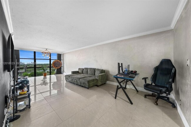 Photo - 1000 Parkview Dr Unit 1025