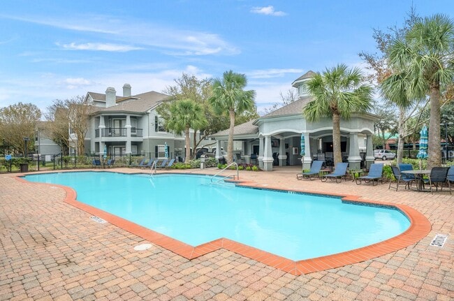 Building Photo - Fairways at South Shore