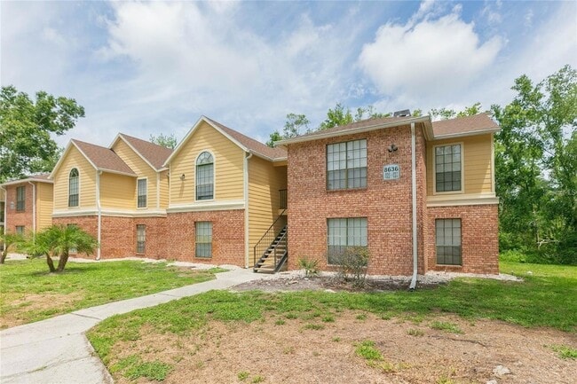 Building Photo - 8636 Mallard Reserve Dr Unit 201