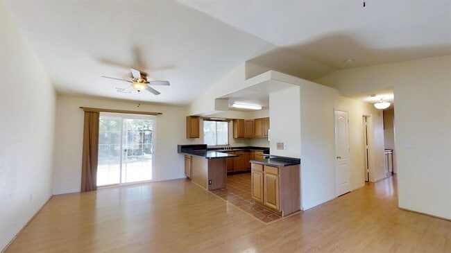 Photo - 600 Hazelhurst Way