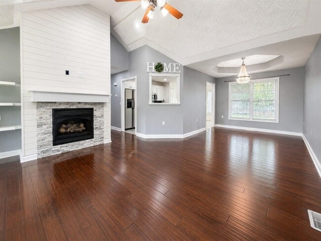 Photo - 1284 Trillium Ln
