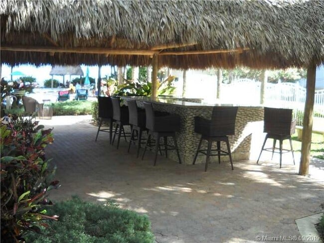 Building Photo - 3901 S Ocean Dr Unit 8L