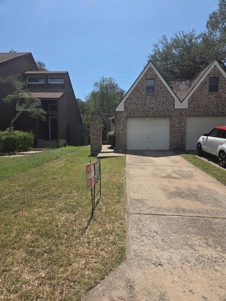 Building Photo - 8111 Baywood Dr Unit A