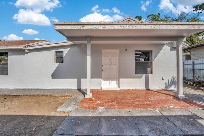 Building Photo - 2428 NW 28th St