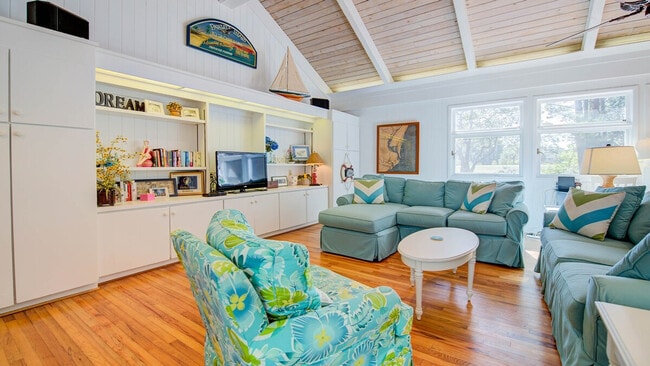 Photo - 94 Whiting Ln Unit ID1253460P