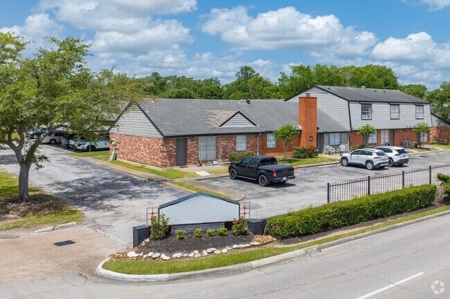 Building Photo - Lux Estate TX Apartments