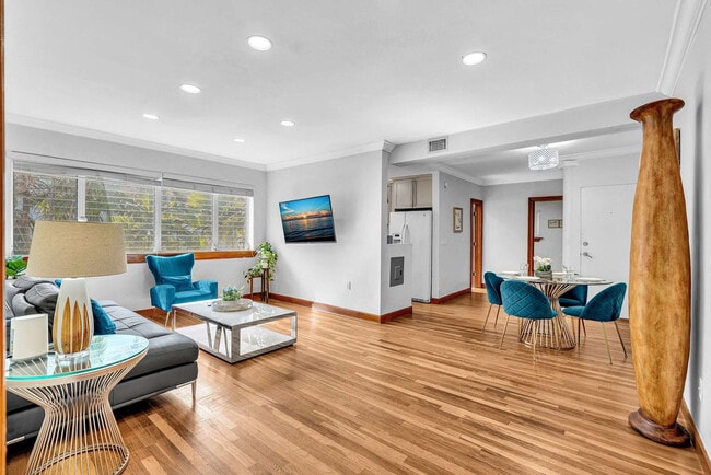 Building Photo - 10004 E Bay Harbor Dr Unit SI ID1527180P