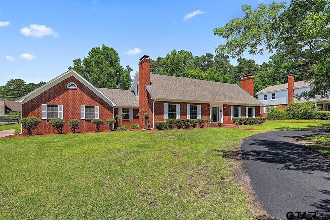 Photo - 199 Plum St
