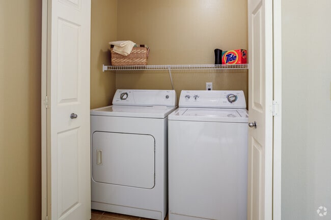 2BR, 2BA - 919SF - CASTELLINO AT LAGUNA WEST