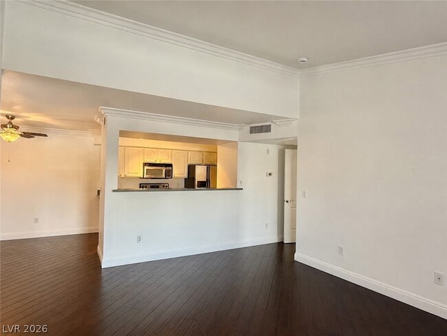Building Photo - 1150 N Buffalo Dr Unit 2011