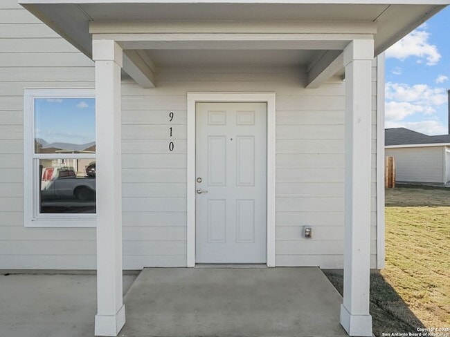 Photo - 910 Stricker Path